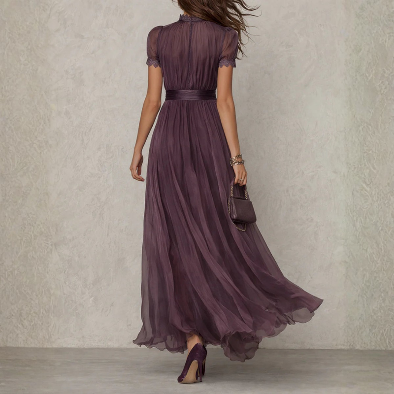 Céleste | Robe longue élégante en mousseline de soie avec bordure en dentelle